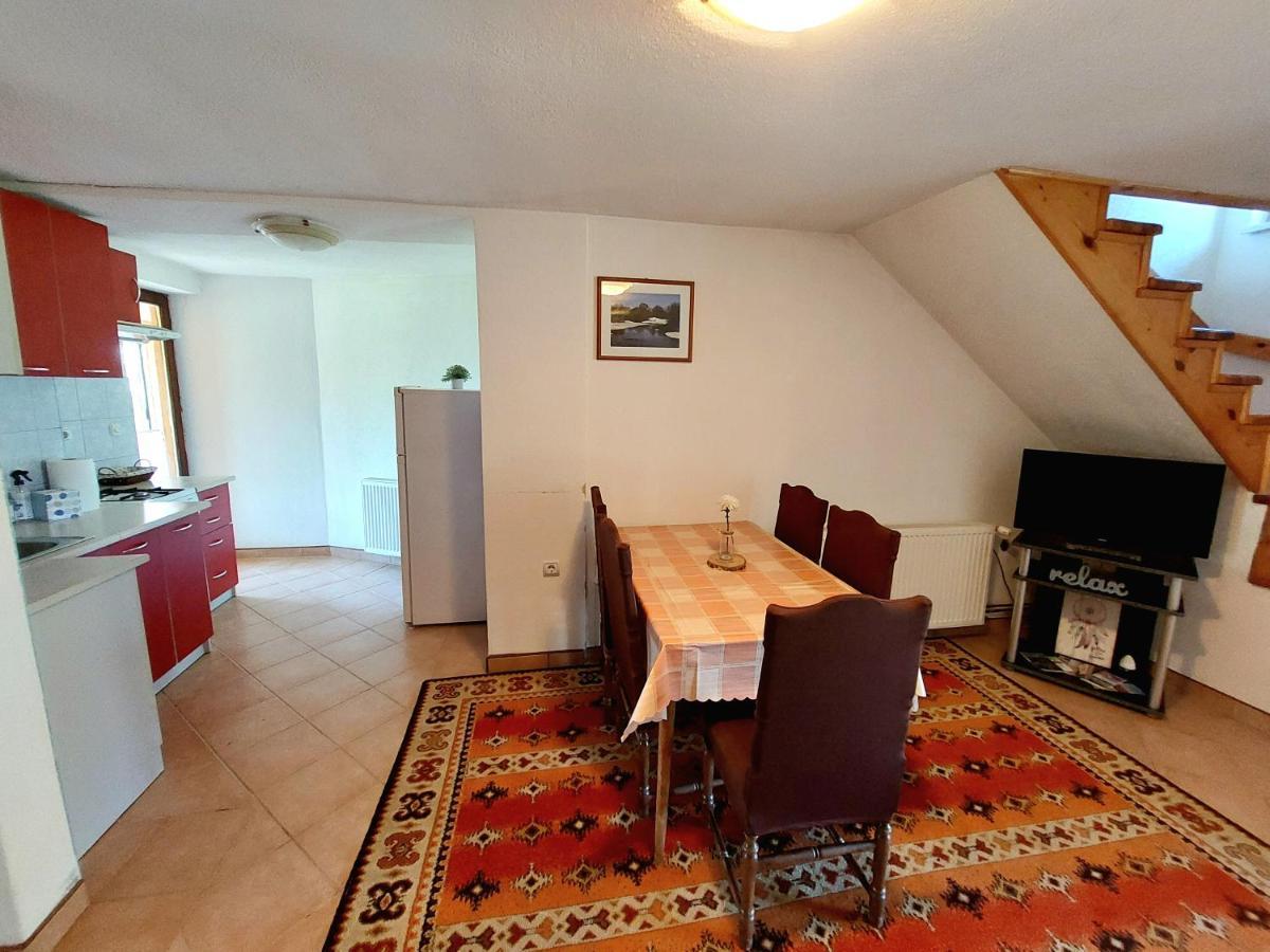 Apartments & Rooms Velebit Lovinac  Экстерьер фото