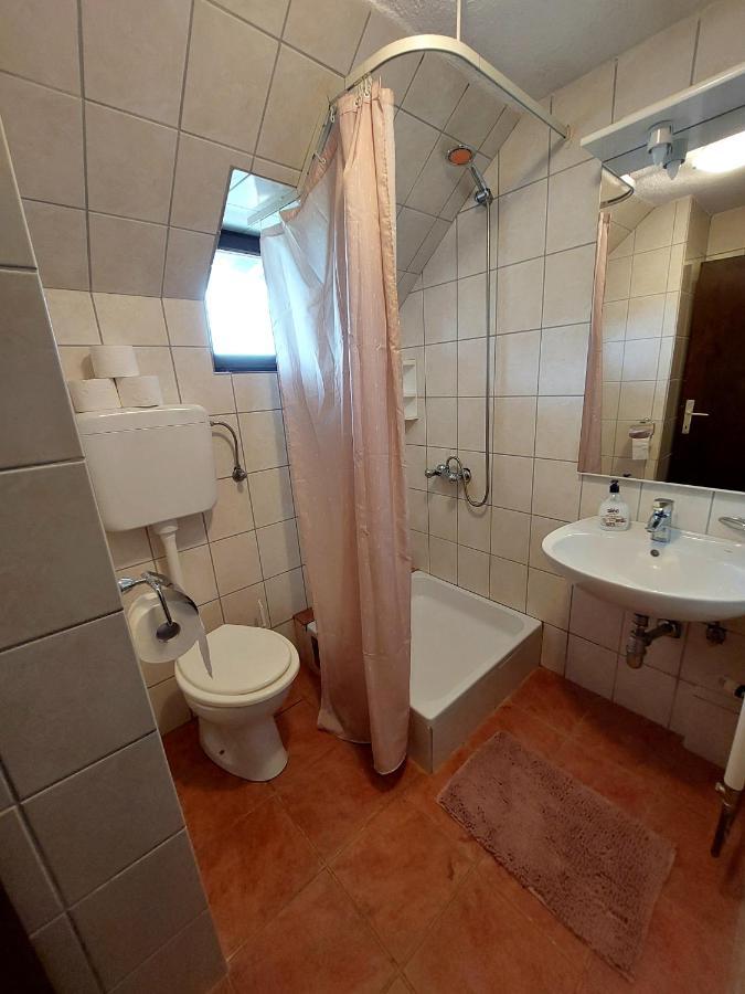 Apartments & Rooms Velebit Lovinac  Экстерьер фото