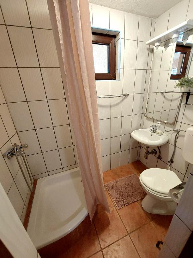 Apartments & Rooms Velebit Lovinac  Экстерьер фото