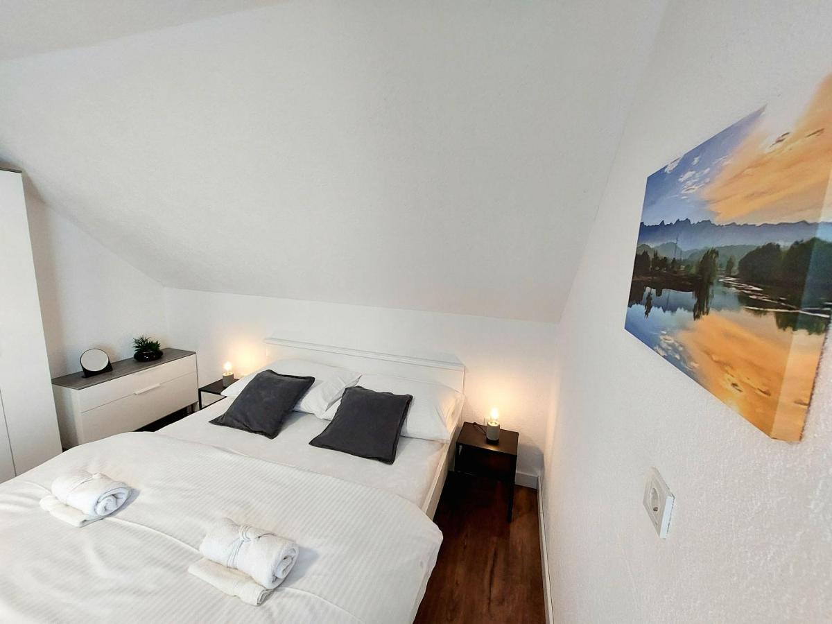 Apartments & Rooms Velebit Lovinac  Экстерьер фото