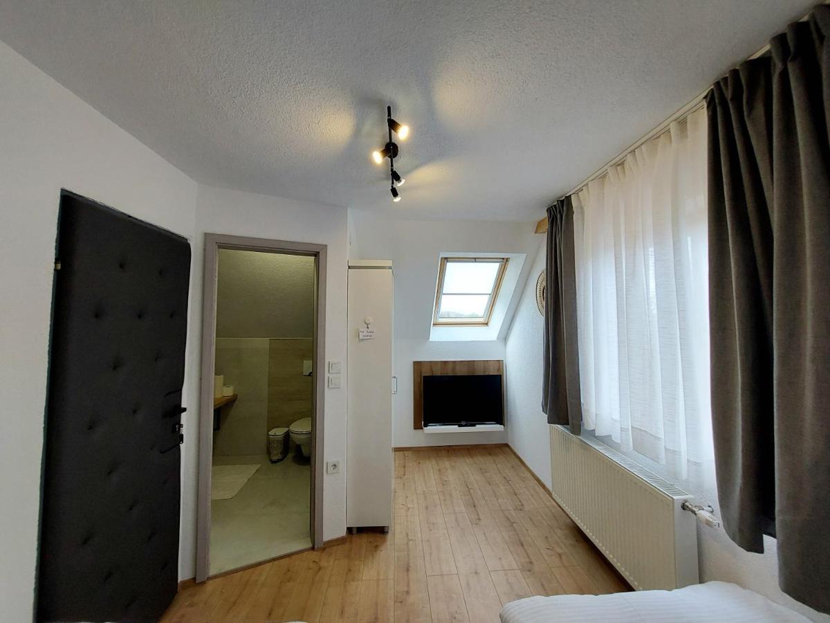 Apartments & Rooms Velebit Lovinac  Экстерьер фото