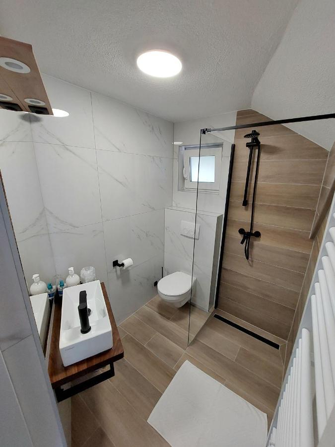 Apartments & Rooms Velebit Lovinac  Экстерьер фото