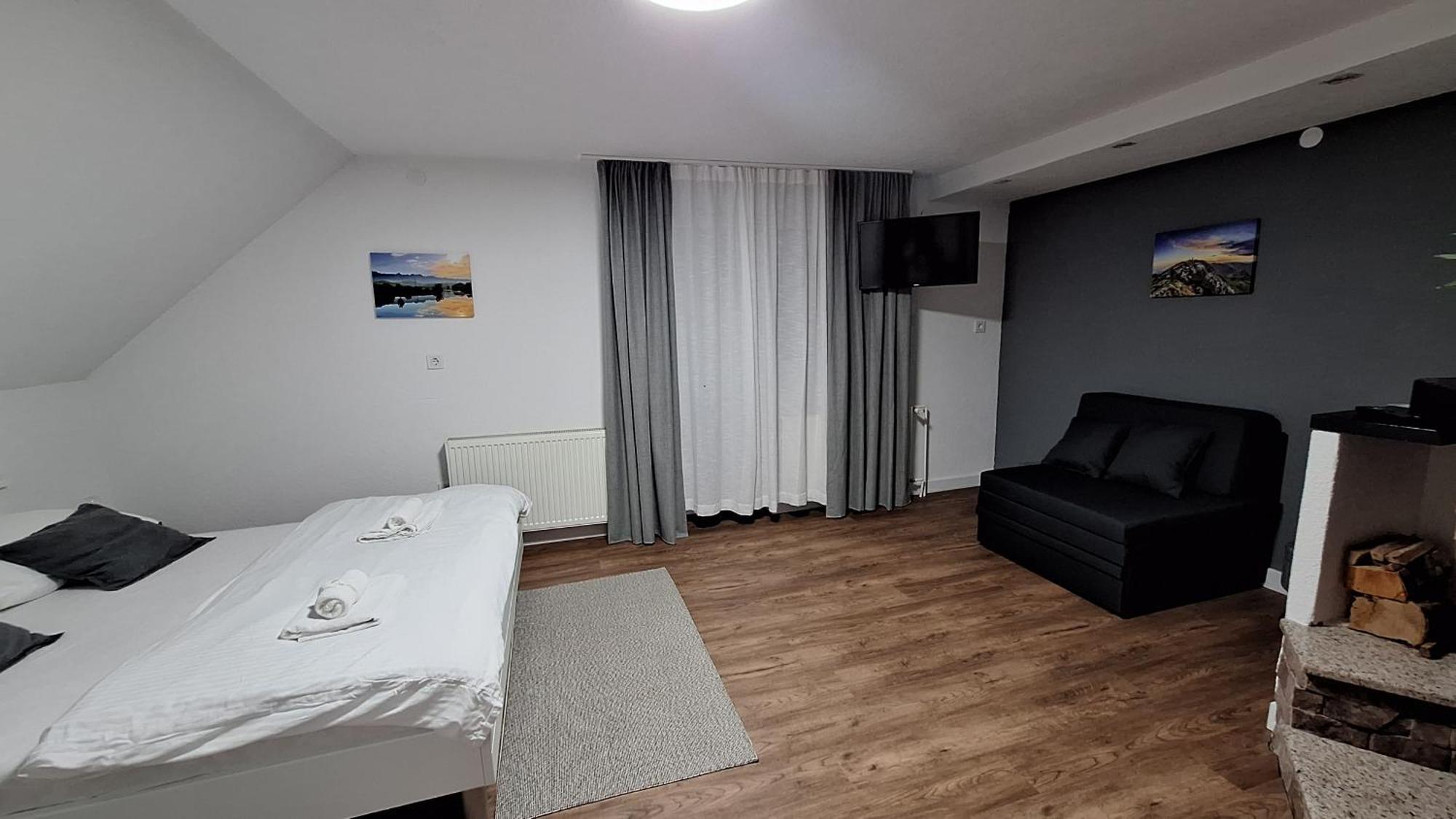 Apartments & Rooms Velebit Lovinac  Экстерьер фото